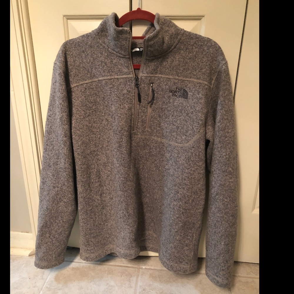 Men’s North Face pullover